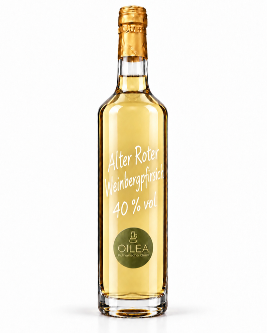 Alter Roter Weinbergpfirsich 40 % vol in der OILEA-Geradhalsflasche auf weißem Hintergrund