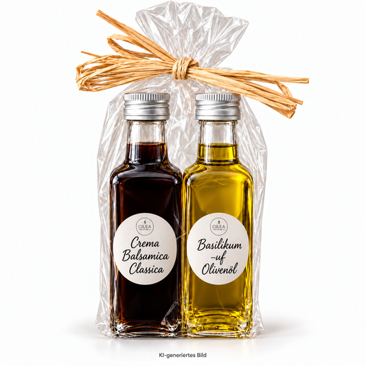 Crema Balsamica Classica und Basilikum auf Olivenöl, 2 × 100 ml, mit runden Oilea-Etiketten, in Cellophan mit Bast