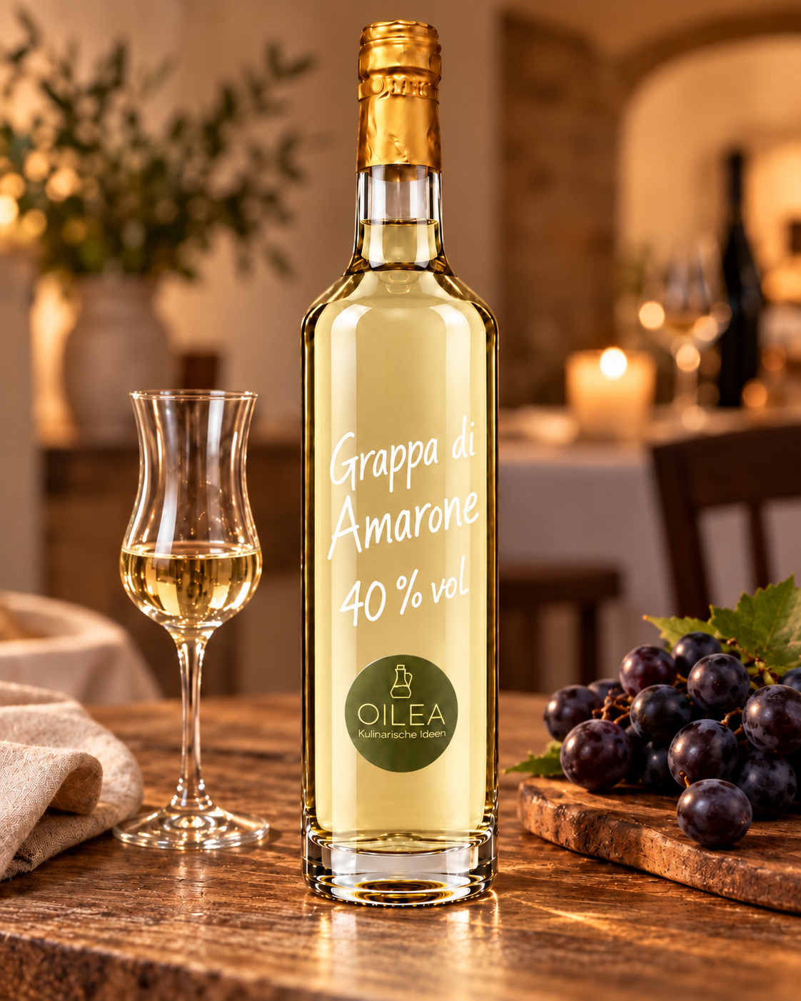 Grappa di Amarone Barricato 40 % vol in der OILEA-Flasche in einer passenden Genuss-Szene – Serviervorschlag