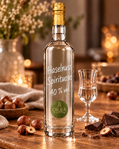 Wajos Haselnuss Spirituose 40 % vol in der OILEA-Flasche in einer passenden Genuss-Szene – Serviervorschlag