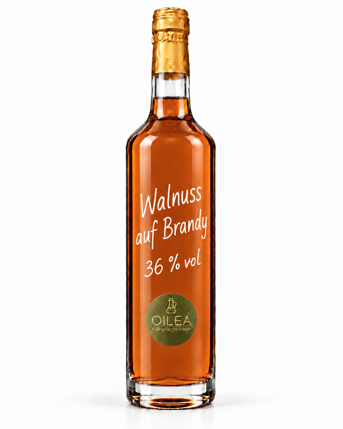 Walnuss auf Brandy 36 % vol in der OILEA-Geradhalsflasche auf weißem Hintergrund